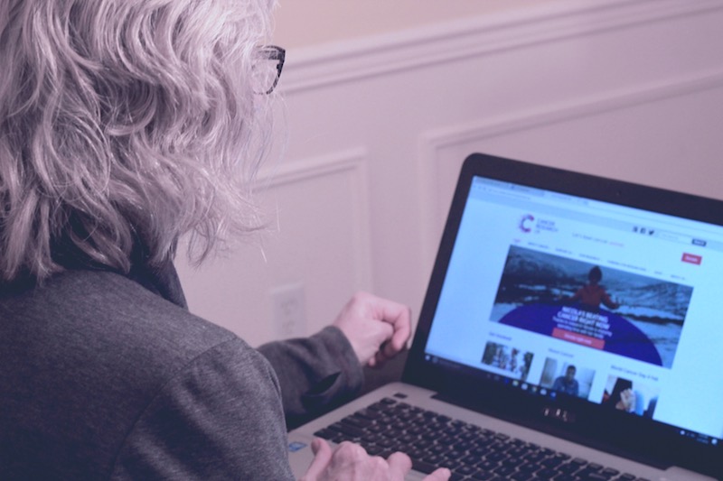 woman browsing cancer research uk website